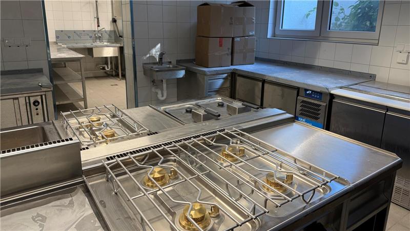 Komplett erneuert haben die Investoren die Küche der Tenne.
