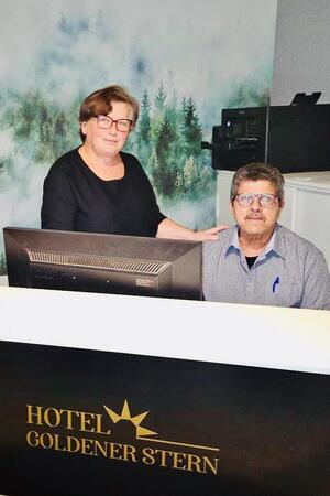 Nach knapp fünf Jahren: Der goldene Stern leuchtet wieder Komplett neu ist auch der neue Rezeptionsbereich.