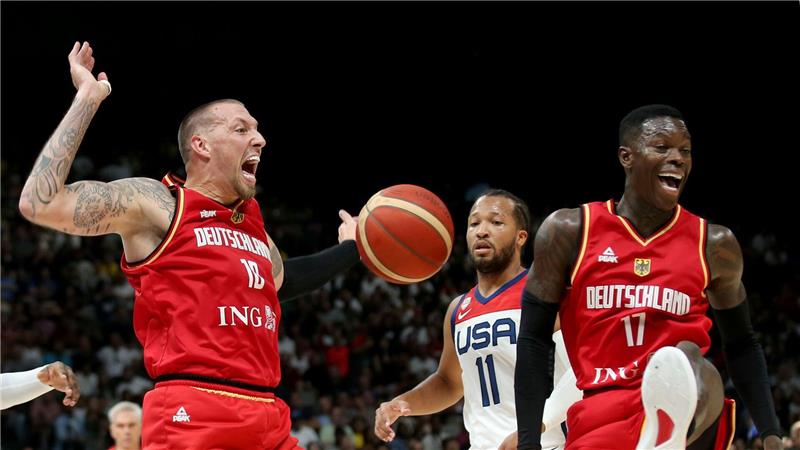 Endspurt für Schröders „Warrior“? Weltmeister brauchen Theis Kongeniale Partner: Daniel Theis (l) und Dennis Schröder (r).