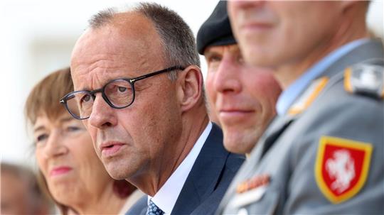 Konkrete Bedrohungen sind keine Fiktion, sondern bereits Alltag auch in Deutschland, warnt Bundeskanzler Friedrich Merz (CDU). 