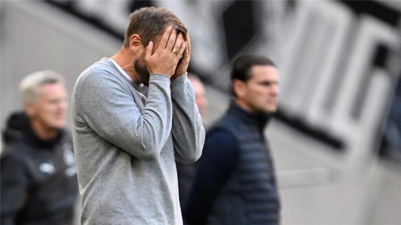 Konnte kaum hinsehen: Union-Coach Bo Svensson.
