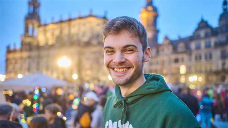 Konrad Höferth hat den Spazierclub in Dresden diesen Sommer gegründet.