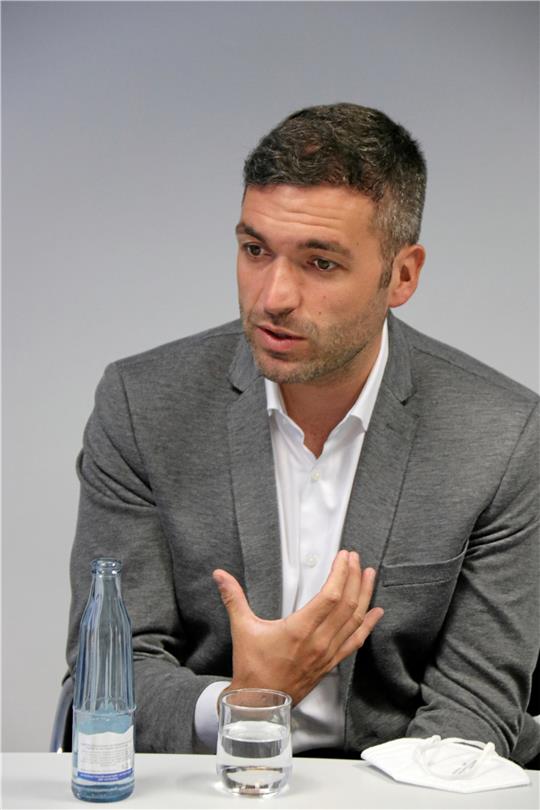 Konstantin Kuhle (32) ist FDP-Generalsekretär in Niedersachsen und innenpolitischer Sprecher der FDP-Fraktion im Bundestag. Kuhle wurde in Wolfenbüttel geboren, wuchs im Landkreis Northeim auf, war als Schüler ein Jahr in Ecuador, studierte in Hamburg und Paris Jura, zog 2017 in den Bundestag und kandidiert im Wahlkreis Göttingen.  Foto: Sowa