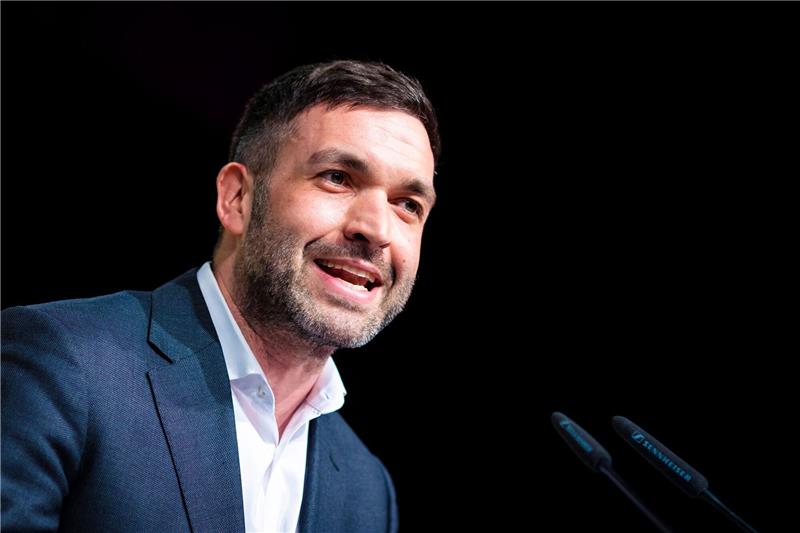 FDP will Landesvorstand wählen Konstantin Kuhle, neuer Landesvorsitzender der FDP Niedersachsen, spricht beim Landesparteitag der FDP Niedersachsen.