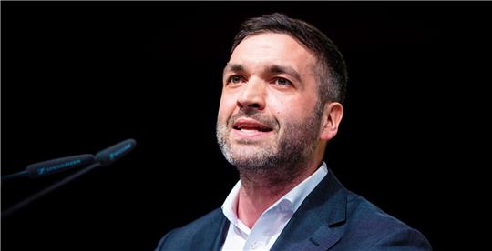 Konstantin Kuhle, neuer Landesvorsitzender der FDP Niedersachsen, spricht beim Landesparteitag der FDP Niedersachsen.