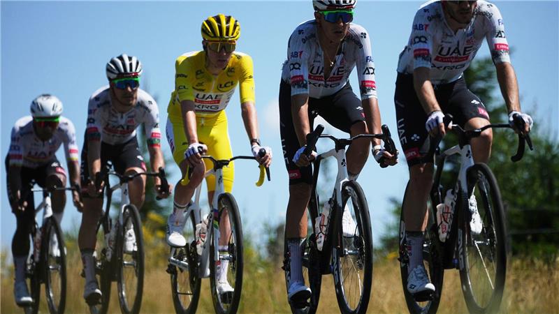 Sekunden-Krimi bei der Tour: Van der Poel wieder in Gelb Kontrollierten das Tempo und schonten Kräfte: Tadej Pogacar und sein Team