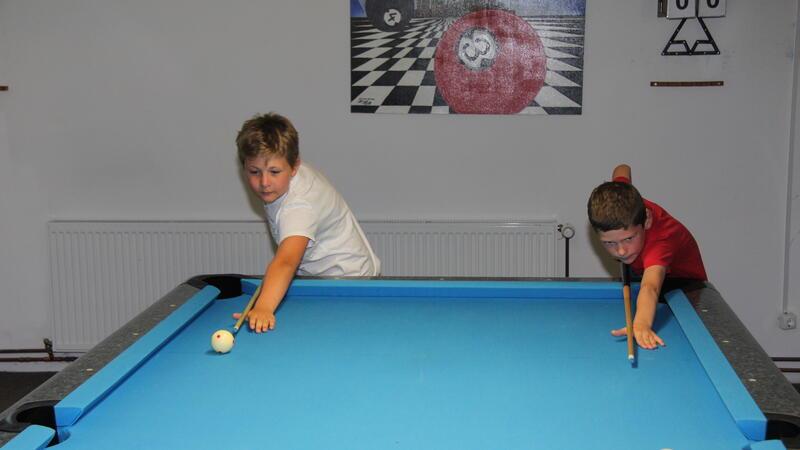MTV Goslar lädt zum Poolbillard in das Vereinsheim nach Vienenburg Konzentration und Technik: Kinder erlernen das Billardspielen.