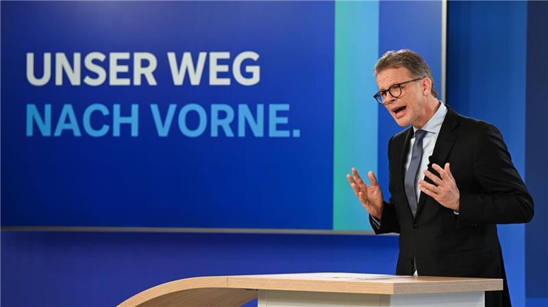 Deutsche Bank überrascht mit Rekordgewinn im Sommer Konzernchef Sewing will die Rendite deutlich steigern. (Archivbild)