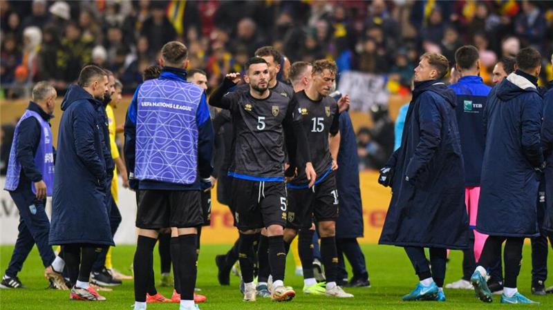 UEFA nach Spielabbruch durch Kosovo gefordert Kosovos Nationalmannschaft verlässt vorzeitig das Spielfeld.