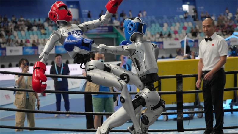 Kräftemessen unter Robotern beim „Free Combat“-Wettbewerb der World Humanoid Robot Games in Peking