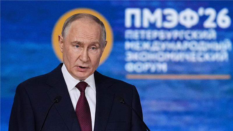 Kremlchef Wladimir Putin lehnte beim Wirtschaftsforum das Angebot des ukrainischen Präsidenten Wolodymyr Selenskyj zu einem Treffen für direkte Friedensgespräche ab.