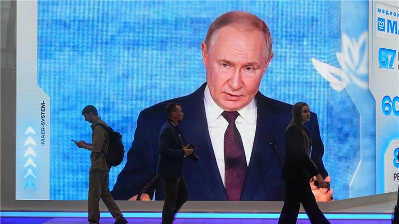 Kremlchef Wladimir Putin weist westliche Warnungen vor einem baldigen Überfall Moskaus auf ein Nato-Land als Unsinn zurück.