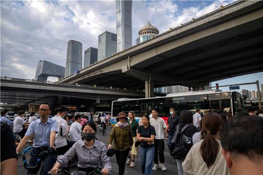 Kreuzung im zentralen Geschäftsviertel von Peking. Chinas wirtschaftliche Erholung verliert weiter an Schwung.
