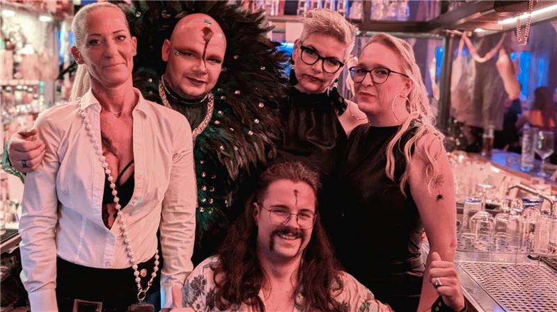 Grusel allerorten: Halloween-Fieber infiziert die Stadt Im "Na und..." gibt es einen Mord im Rotlicht-Millieu.