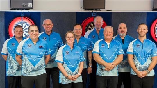 Kristina Erkelenz führt ab sofort die Darter der Jerstedter Falken an. Der bisherige Teamkapitän Jens Peters (2.v.l.) möchte sich künftig mehr auf sein eigenes Spiel konzentrieren.