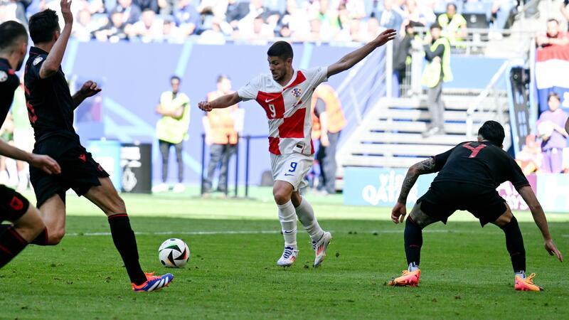 „Durch die Hölle gegangen“: Gjasula erlebt Höhen und Tiefen Kroatiens Andrej Kramaric trifft zum 1:1-Ausgleich.