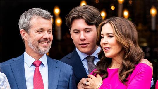 Kronprinz Christian - hier mit seinen Eltern König Frederik und Königin Mary - plant einen langen Aufenthalt in Ostafrika.