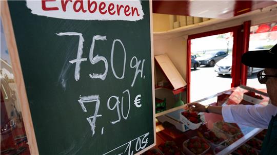Krumme Packungsgrößen, hohe Preise: Erdbeeren in der Saison 2025.