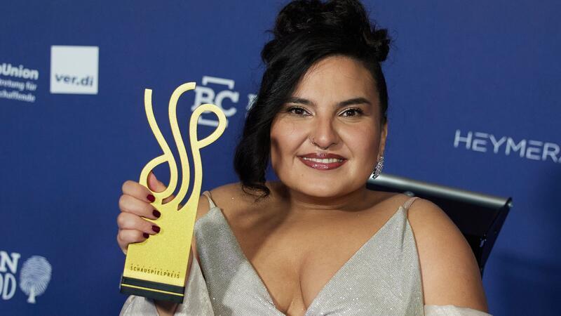 Schauspielpreis für Franziska Hartmann in „Monster im Kopf“ Kübra Sekin erhält den Preis in der Kategorie „Starker Auftritt“ in „Die Chefin – Millionen Gründe“.