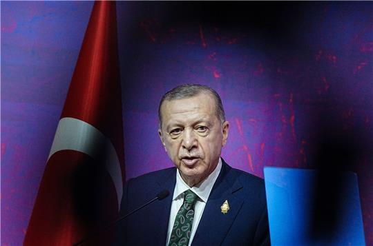 Kündigte erst kürzlich an, die Wahlen seien nun seien letzten - laut Beobachtern der Versuch, AKP-Wähler emotional zu gewinnen: Recep Tayyip Erdogan.