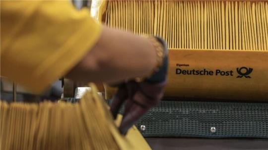 Künftig müssen Briefe an sechs Tagen die Woche zugestellt werden - also auch an Montagen.