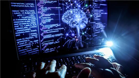 Künstliche Intelligenz kommt in immer mehr Industriebetrieben zum Einsatz. (Symbolbild)