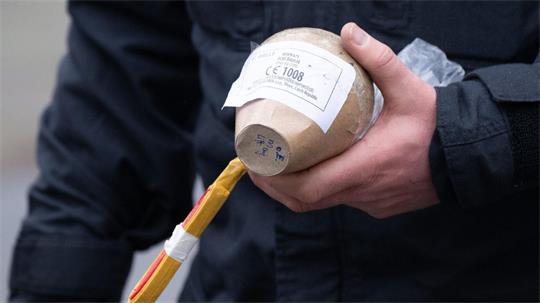 Kugelbomben sind Feuerwerkskörper mit extremer Sprengkraft (Archivbild).