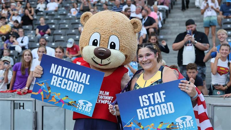 Fans feiern Istaf-Siege von Neugebauer, Krause und Weber Kugelstoßerin Chase Jackson sorgte für einen der Höhepunkte beim Istaf.