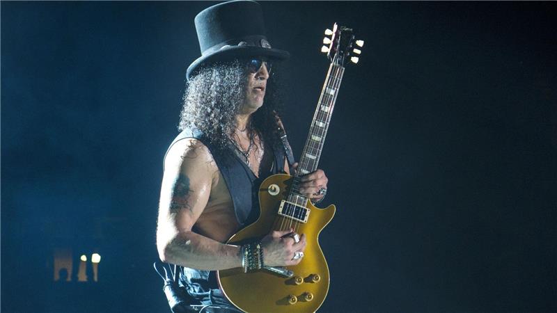 Kultgitarrist Slash ist mit seinem Konzertfilm „Live at the „S.E.R.P.E.N.T. Festival“ für einen Tag im Kino zu sehen.