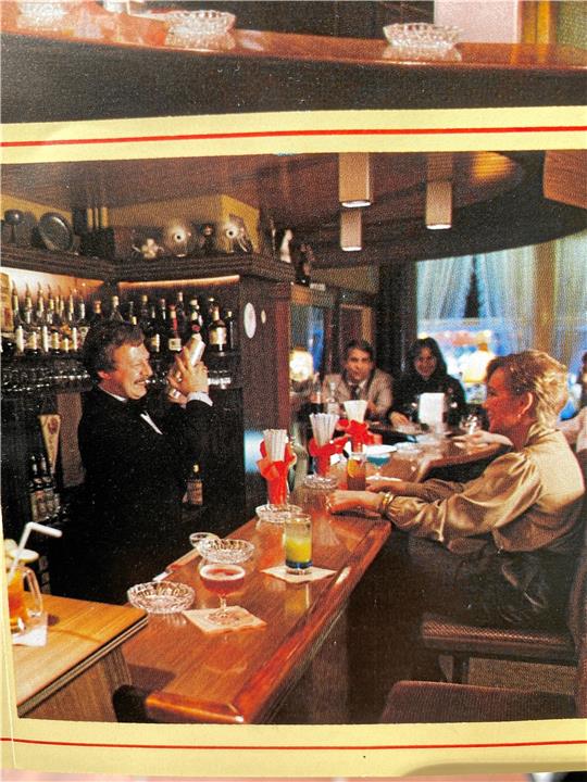 Kultkneipen Mike Allen-Williams Cafe Raeck