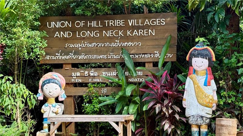 Bei den Langhalsfrauen von Chiang Rai: Kultur oder Kommerz? Kultur oder Kommerz? Viele Besucher haben gemischte Gefühle.