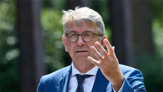 Kulturstaatsminister Weimer äußert scharfe Kritik an einem möglichen Bündnis der SPD mit der Linken in Berlin. (Archivbild)