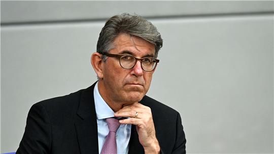 Kulturstaatsminister Weimer lässt den Vorwurf „einseitiger Eingriffe“ zurückweisen. (Archivbild)