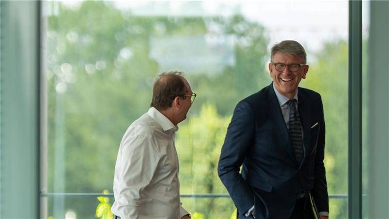 Kulturstaatsminister Wolfram Weimer freut sich, dass im Bundeshaushalt mehr Geld für Filmförderung eingeplant ist.  