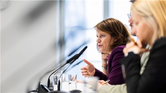Kultusministerin Hamburg stellt die Zahlen zum laufenden Schuljahr vor.
