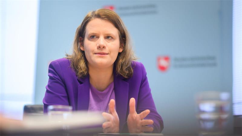 Ministerin über neue Lehrer: „Hätte mir niemand geglaubt“ Kultusministerin Hamburg sucht nach Wegen, die Lehrkräfte an die Schulen zu holen, die sie brauchen. (Archivbild)