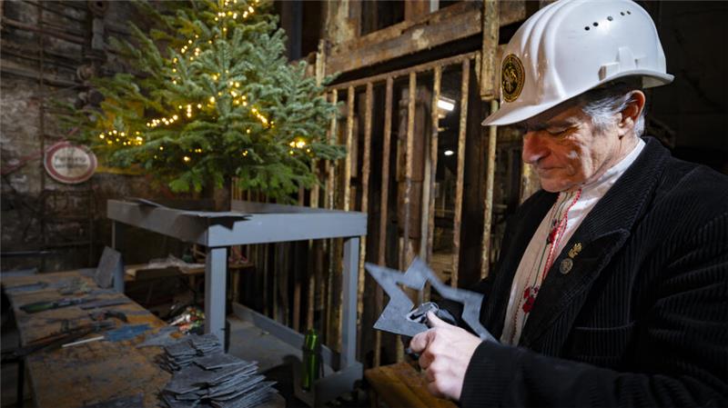 Weihnachtlicher Rammelsberg: Kartenvorverkauf beginnt am Montag Kunsthandwerk, zum Beispiel Weihnachtssterne aus Schiefer, gehört zu den Angeboten auf dem Weihnachtsmarkt im Rammelsberg.