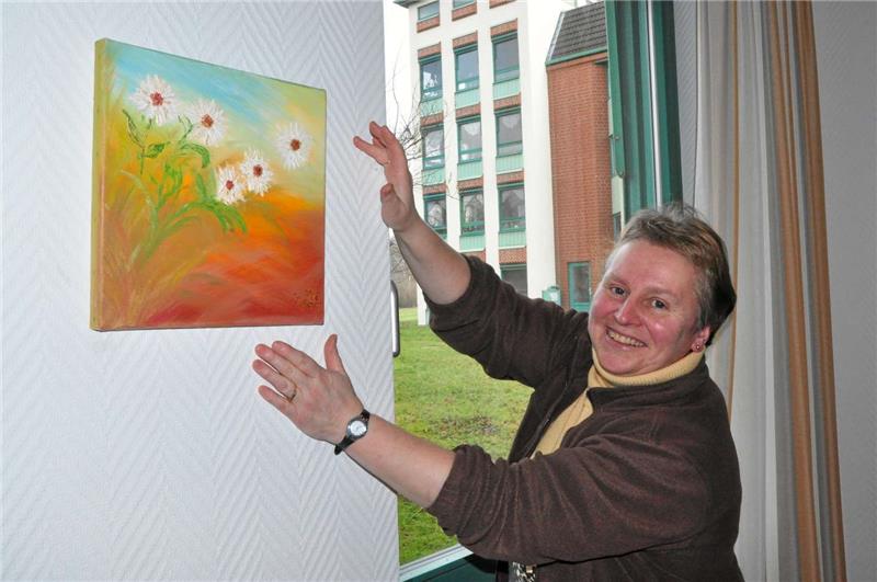 Kunstschaffen mit Augenzwinkern: Die kleinen Harzzwerge haben Betrachtern schon manches Lächeln entlockt. Fotos: Kempfer