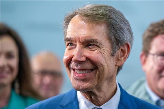 Kunstwerke von Jeff Koons gibt es jetzt auch auf dem Mond.