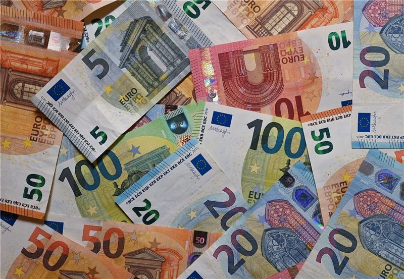 Börsenturbulenzen: Geldvermögen 2022 gesunken Kursverluste an Börsen haben das Geldvermögen der Menschen in Deutschland im vergangenen Jahr in der Summe geschmälert.