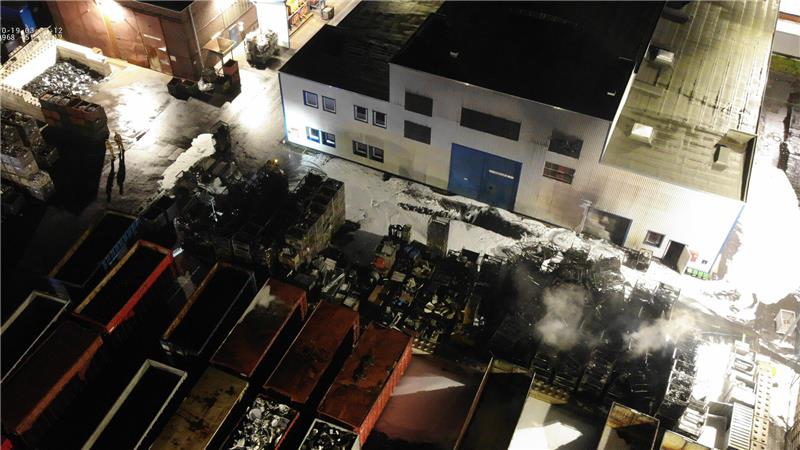 Kurz vor 7 Uhr konnten die Einsatzkräfte "Feuer aus" melden.