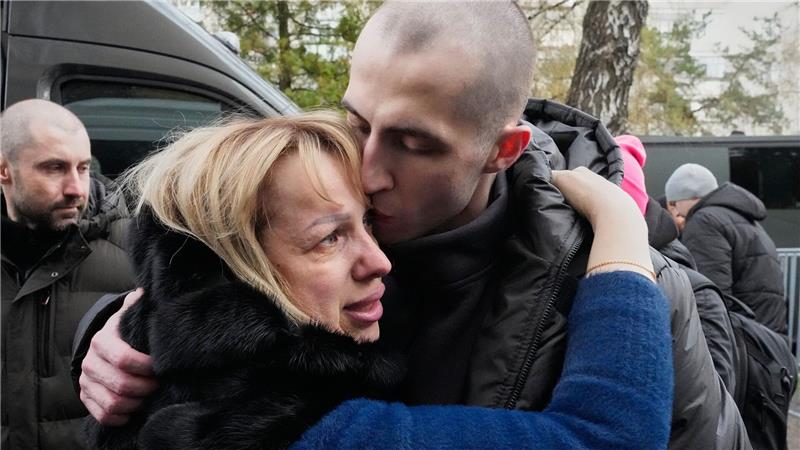 Kurz vor Beginn des orthodoxen Osterfests tauschen die Ukraine und Russland erneut Gefangene aus. 