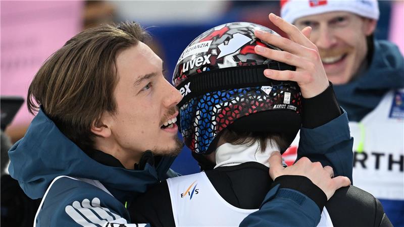 Kurze Freude: Silber für Marius Lindvik hat keinen Bestand.