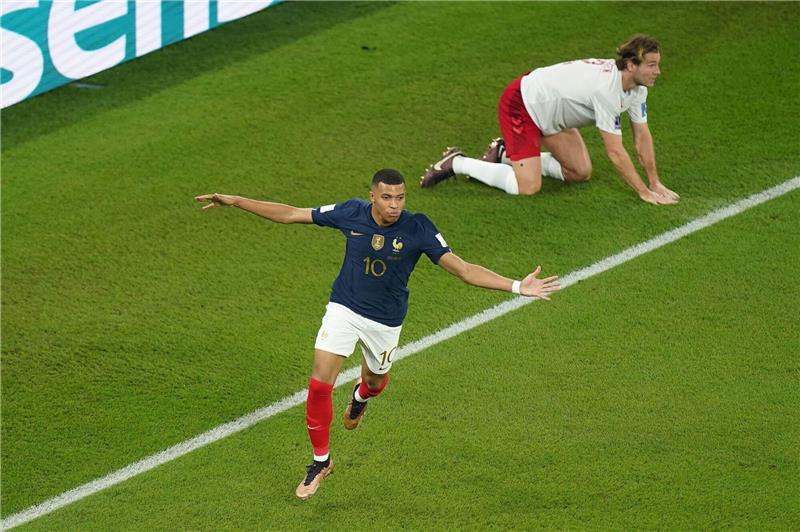 Mbappé bannt Weltmeister-Fluch und zieht mit Zidane gleich Kylian Mbappé schoss Frankreich mit einem Doppelpack zum Sieg.