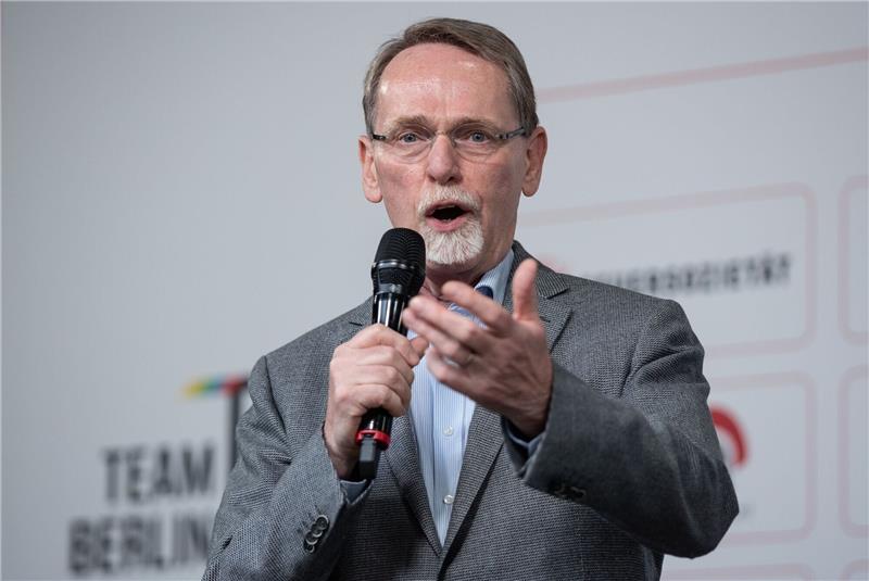 LSB-Chef für Bewerbung von Berlin, München und Warnemünde LSB-Präsident Thomas Härtel spricht sich für eine Olympia-Bewerbung von Berlin, München und Warnemünde aus.