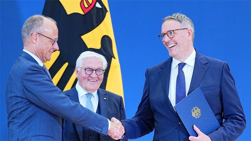 Lachende Gesichter gab es bei der Ernennung von Alexander Schweitzer (rechts). 
