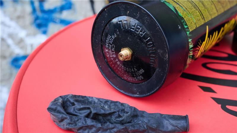 Lachgas hatte sich zur beliebten Partydroge gemausert und wird oft über einen Luftballon konsumiert. (Symbolbild)