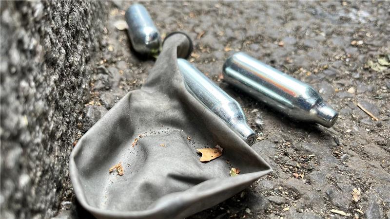 „Lachgas ist kein Spiel und keine harmlose Partydroge, sondern ein hohes Risiko für die Gesundheit“, sagt die Bundesgesundheitsministerin. (Symbolbild)