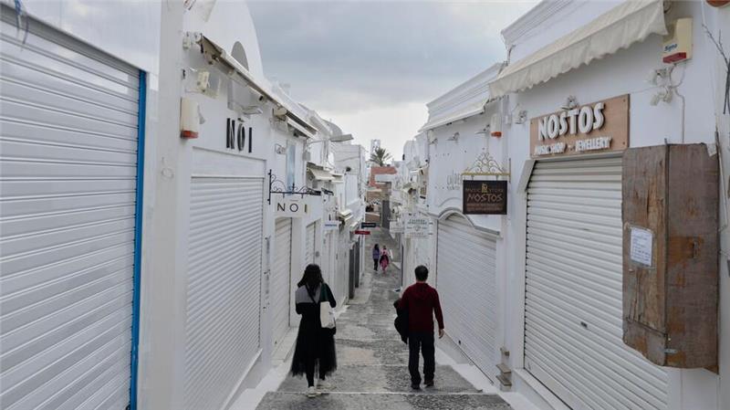 Läden geschlossen, Straßen fast menschenleer: Santorini in Angst.