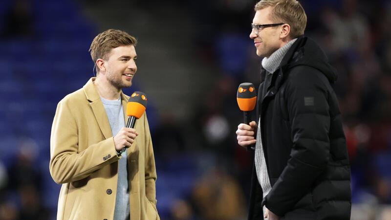 Moderatoren, Experten und Co.: Wo die EM-Eröffnung im TV läuft Länderspiele, Frankreich - Deutschland, Groupama Stadium. Die Fernsehexperten Christoph Kramer (l) und Per Mertesacker stehen vor dem Spiel zusammen. Beide sind auch beim EM-Eröffnungsspiel im Einsatz.